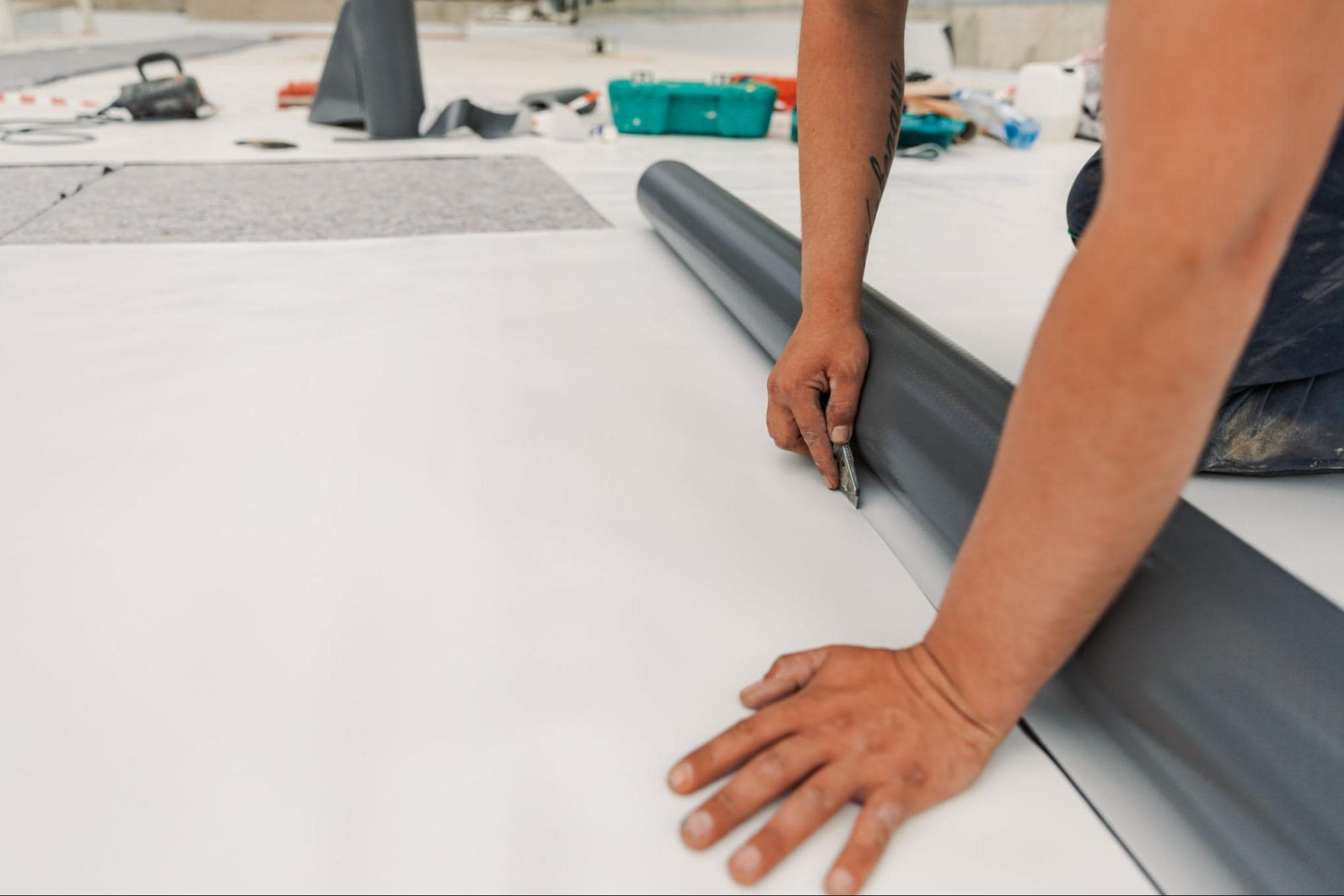 a man is measuring a roll
