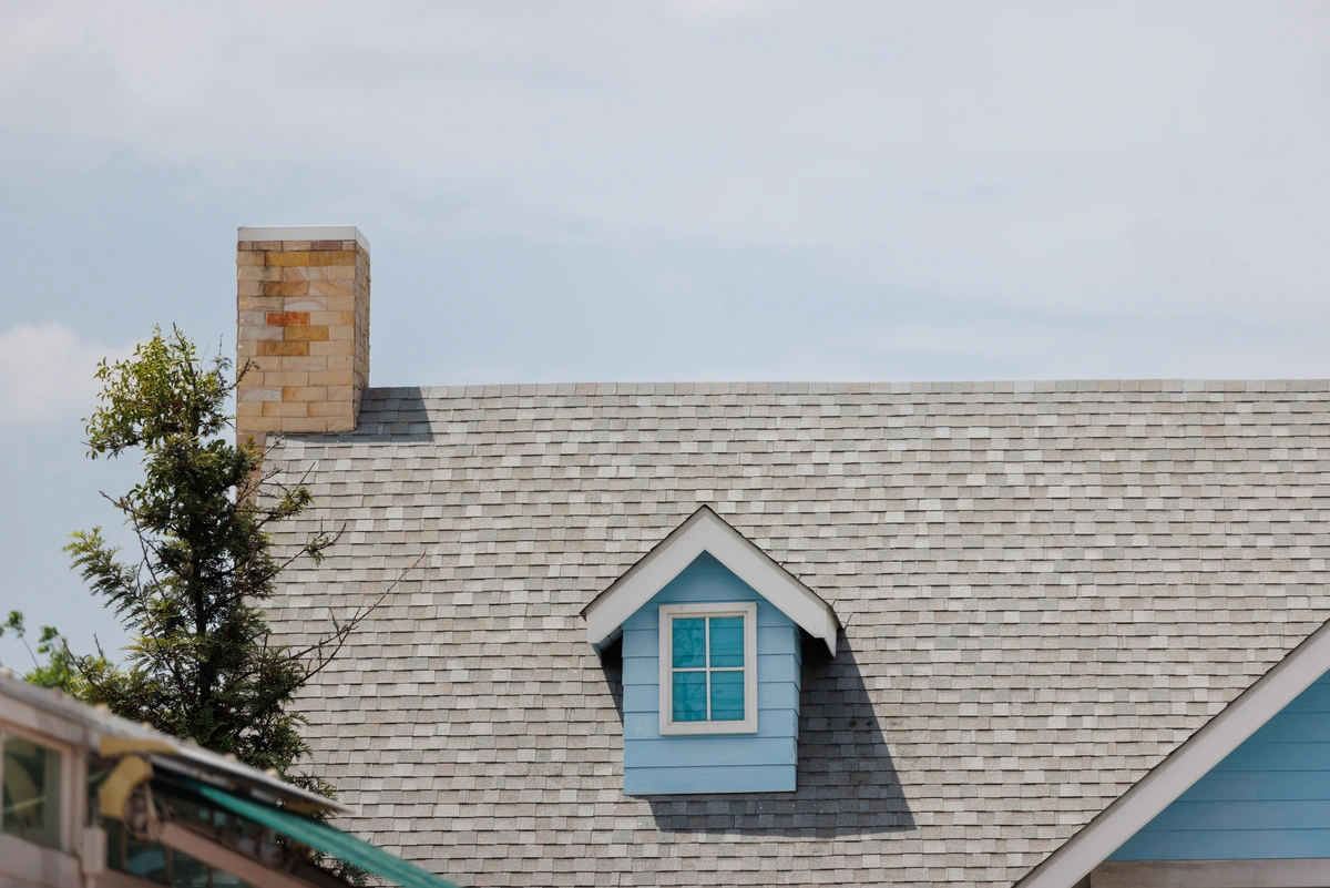 house asphalt shingle roofing