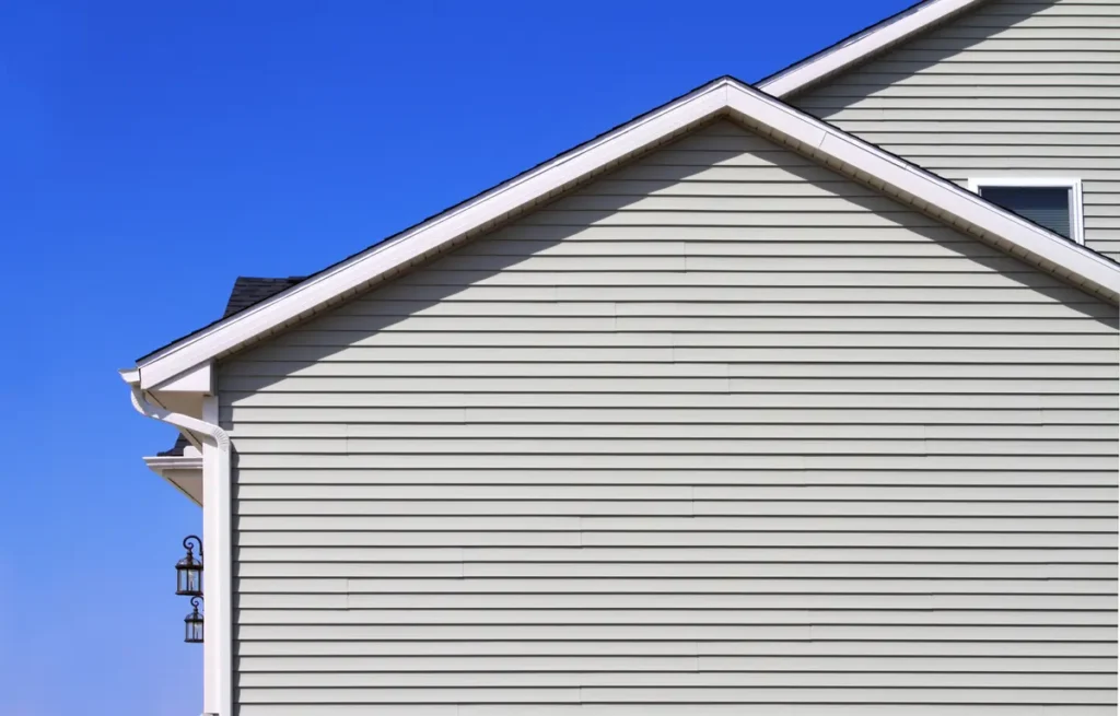 clean vinyl siding