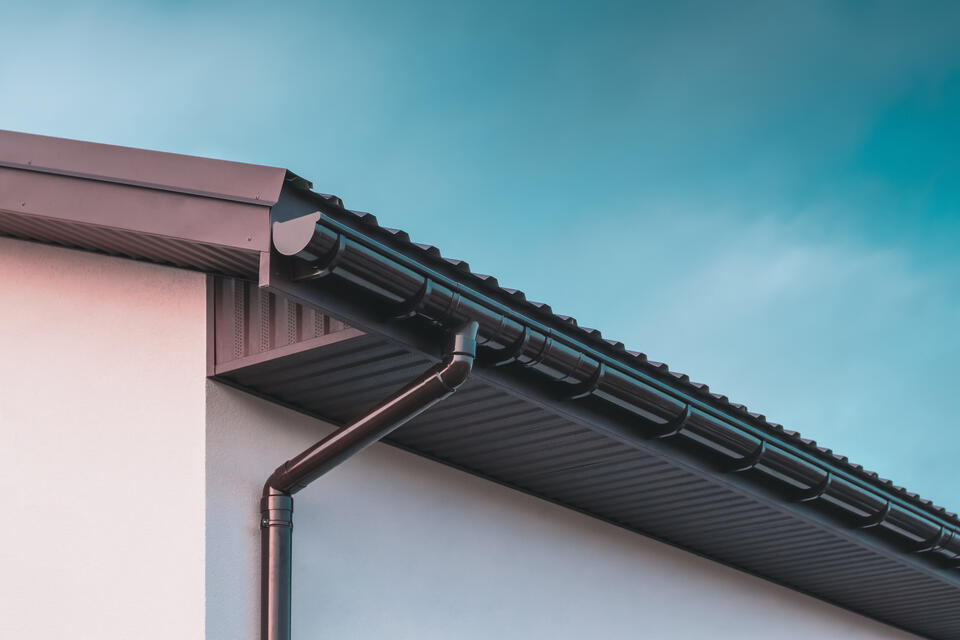 gutter colors-black gutters on a white sided house
