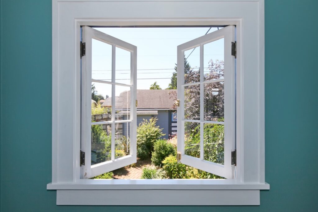 Minimalist window trim interior white