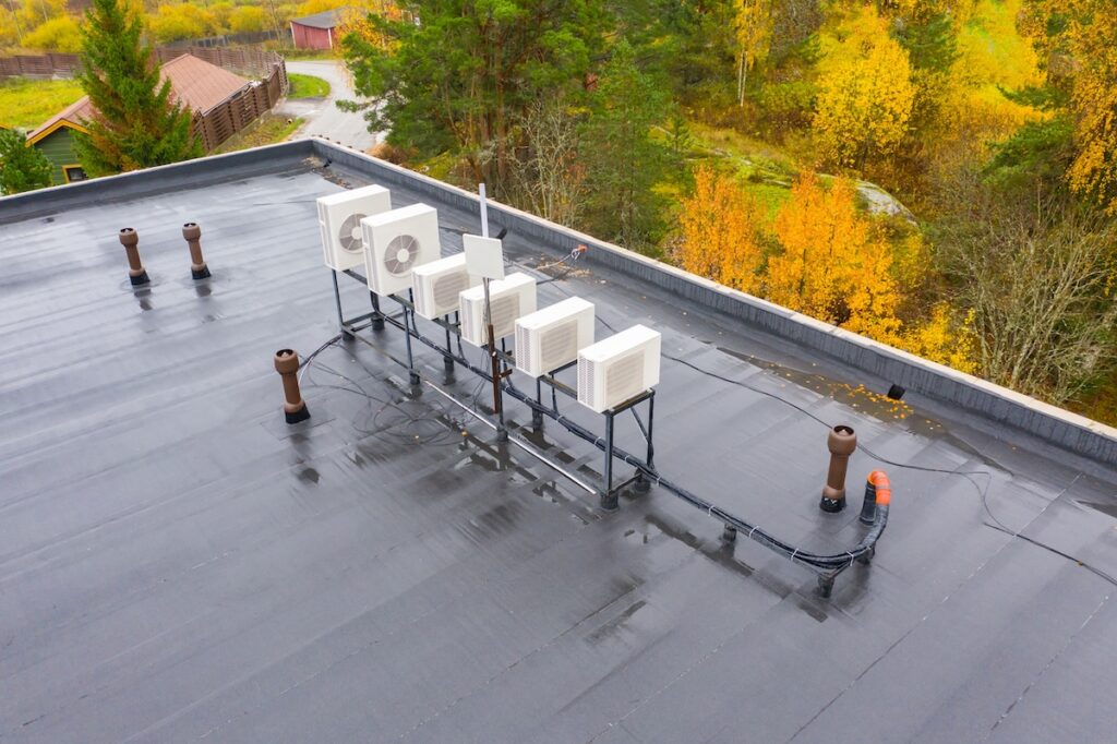 Wet flat roof after cleaning