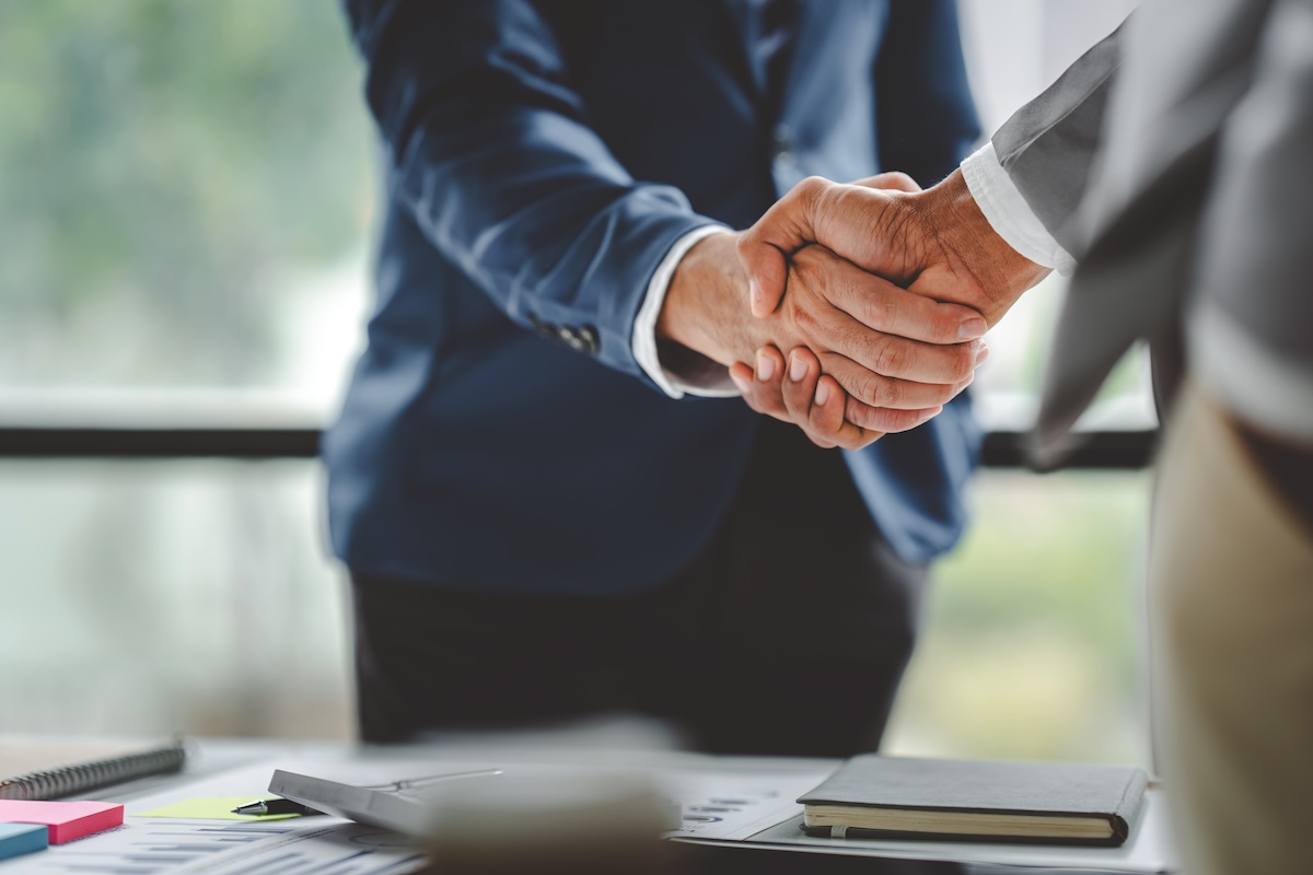 business handshake agreement