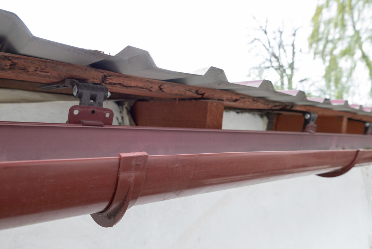 k style vs half round gutters dark brown gutter closeup